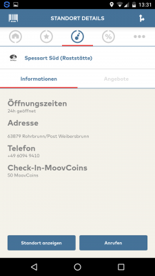 Mit einem Klick auf eine der Tankstellen findest du derren Standort sowie die möglichen Check-In-Coins. Per Klick auf den Straßenpfeil oben rechts leitet dich die App auf Google Maps weiter.
