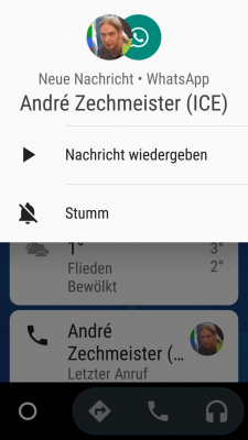 Sämtliche wichtige Informationen sind auf dem Startbildschirm. Ankommende Nachrichten werden eingeblendet. Du beantwortest sie mit dem Sprachassistenten.