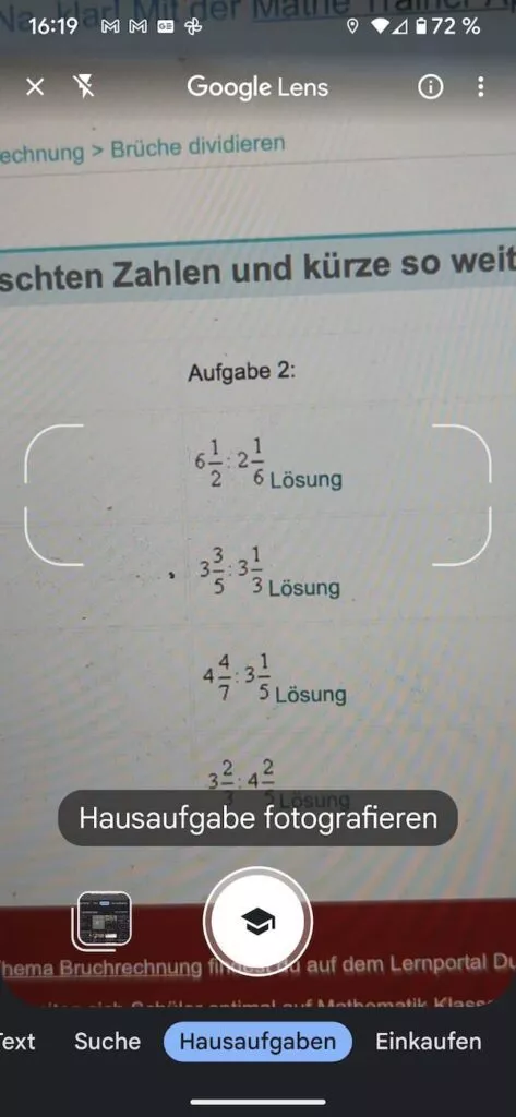 Nachdem der Modus Google Lens Hausaufgaben ausgewählt wurde, kannst du deine Rechenaufgabe fotografieren.