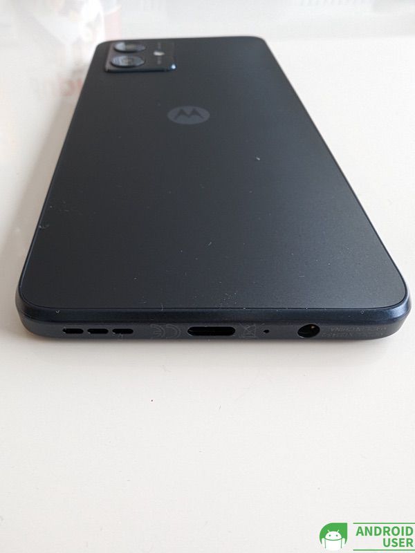 Die Unterseite des Moto G54 5G