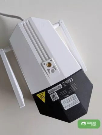 Die Überwachungskamera Reolink Duo 3 WiFi mit sargähnlichem Design