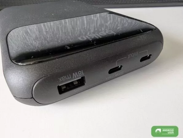 Anschlüsse an der Oberseite der Powerbank