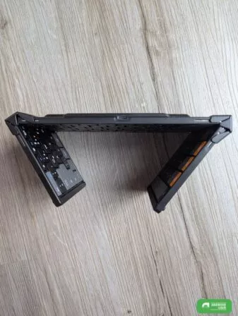 Die Tastatur lässt sich leicht zusammenklappen