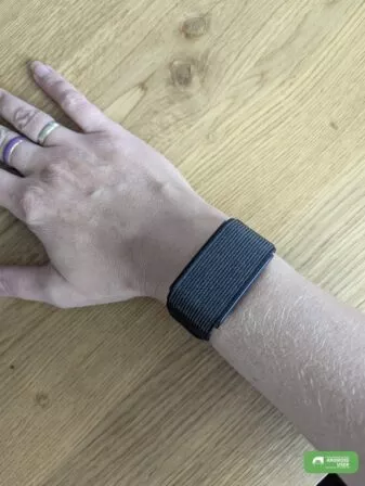 Amazfit Helio Strap, Armband angebracht