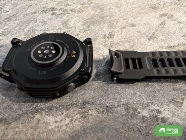 Das Armband lässt sich schwer an der Sportuhr anbringen