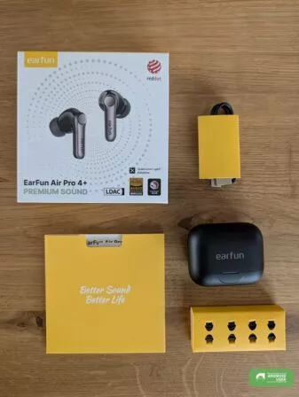 Unboxing der EarFun Air Pro 4+ Bluetooth Kopfhörer