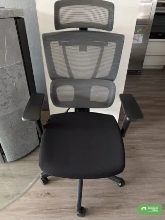 Fertig aufgebauter ergonomischer Bürostuhl Flexispot C7B