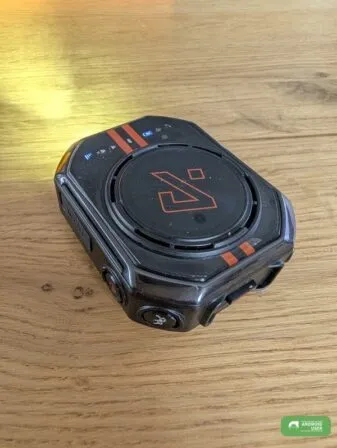 Die Taschenlampe am Walkie Talkie kann Licht ins dunkel bringen