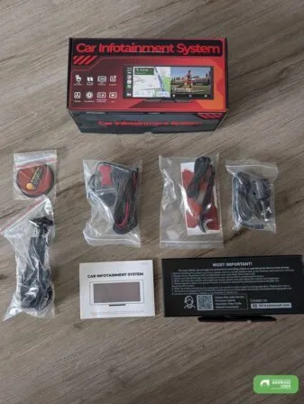 Unboxing des Lamtto RC32 CarPlay System