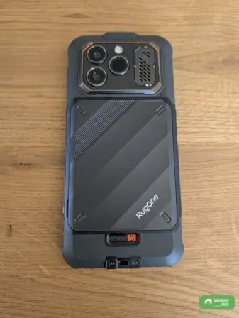 Rückseite des RugOne Xever 8 Outdoor Handy